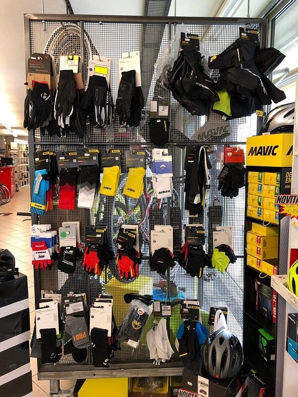 Calze e guanti per bici - Abbigliamento sportivo bici - RMC negozio di bici Villafranca Verona
