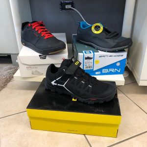 Scarpe flat bici - Abbigliamento sportivo bici - RMC negozio di bici Villafranca Verona