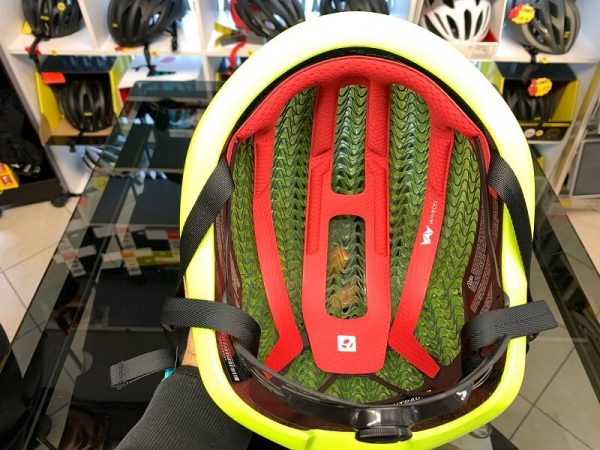 Bontrager Circuit MIPS. Casco per bici da strada. Caschi bici da corsa. RMC negozio di bici a Verona