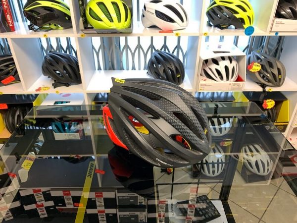 Mavic Cosmic Pro. Casco bici da strada. Caschi bici da corsa. RMC negozio bici Verona