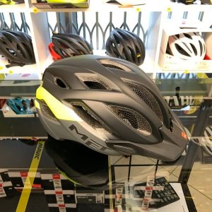 Met Crossover Giallo_Nero con LUCE POSTERIORE- Casco MTB. Caschi bici Mountain Bike. RMC negozio biciclette Verona