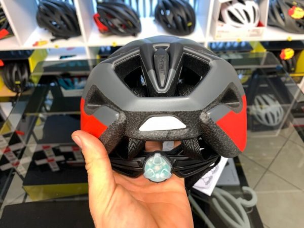 Met Crossover Nero e rosso con LUCE POSTERIORE- Casco MTB. Caschi bici Mountain Bike. RMC negozio biciclette Verona