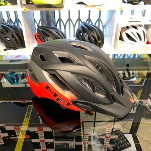 Met Crossover Nero e rosso con LUCE POSTERIORE- Casco MTB. Caschi bici Mountain Bike. RMC negozio biciclette Verona