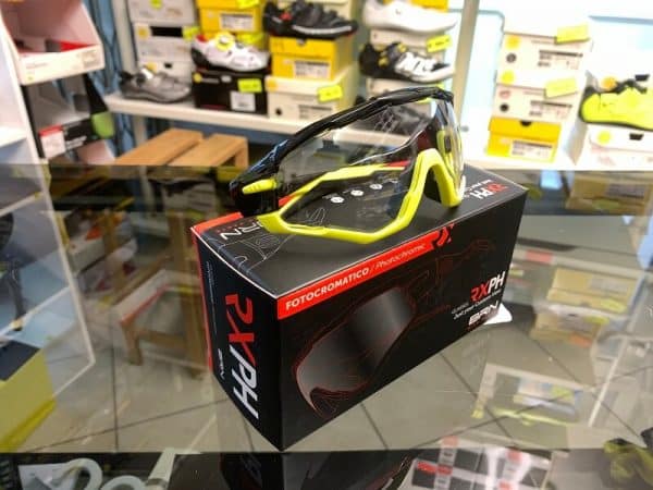 Occhiale BRN Fotocromatici nero e giallo - Accessori per andar in giro in bici. RMC negozio biciclette Verona