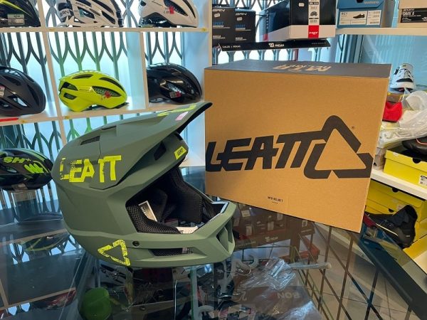 Casco LEATT integrale verde. BMX e MTB DH Downhill Verona. Accessori e protezioni bici