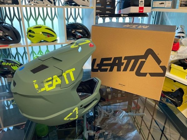 Casco LEATT integrale verde. BMX e MTB DH Downhill Verona. Accessori e protezioni bici