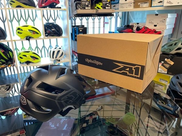 Casco Troy Lee Designs A1 Enduro. Casco MTB Enduro Verona. Accessori e protezioni bici. RMC
