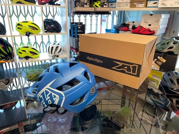 Casco Troy Lee Designs A1 Enduro. Casco MTB Enduro Verona. Accessori e protezioni bici. RMC