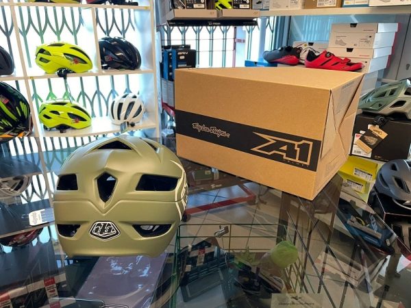 Casco Troy Lee Designs A1 Enduro. Casco MTB Enduro Verona. Accessori e protezioni bici. RMC
