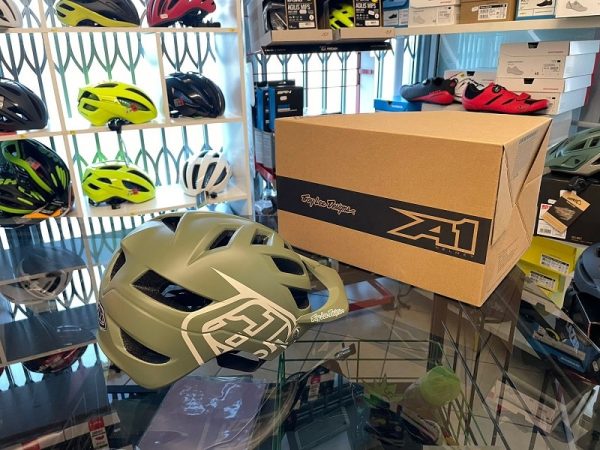 Casco Troy Lee Designs A1 Enduro. Casco MTB Enduro Verona. Accessori e protezioni bici. RMC