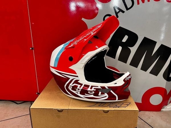 Casco Troy Lee Designs D3 2023 bianco e rosso. Caschi BMX e MTB Verona. Protezioni bici