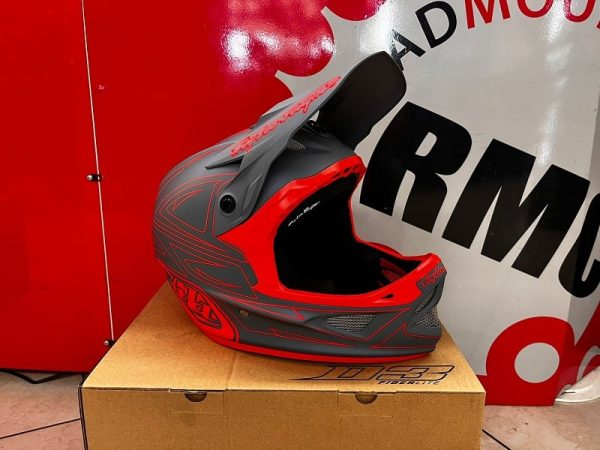 Casco Troy Lee Designs D3 2023 grigio e rosso. Caschi BMX e MTB Verona. Protezioni bici