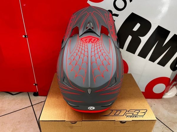 Casco Troy Lee Designs D3 2023 grigio e rosso. Caschi BMX e MTB Verona. Protezioni bici