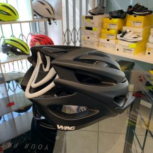 Casco Wag Nero e bianco. Casco MTB. Caschi bici Mountain Bike. RMC negozio biciclette Verona