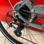 Dettaglio cambio, corona e freno a disco