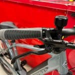 Manubrio con manopole, freno e campanello