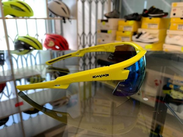 Occhiale bici Kayak giallo. Accessori per andar in giro in bici. RMC negozio biciclette Verona