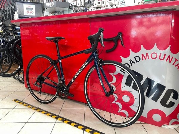 Trek Domane AL 2 blu 2022. Bici da strada Verona. Bicicletta da corsa
