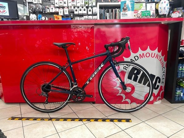 Trek Domane AL 2 blu 2022. Bici da strada Verona. Bicicletta da corsa