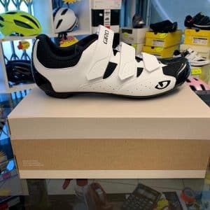 Scarpa Giro bianca 3 velcri. Scarpe bici da corsa. Bicicletta da strada. RMC negozio bici a Verona
