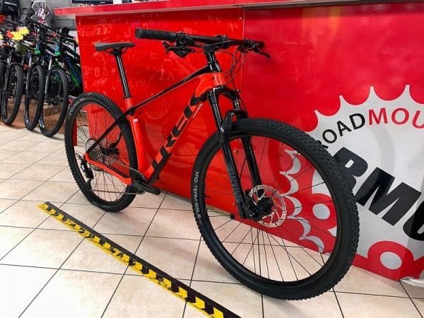 Trek Procaliber 9.6 nera e rossa 2021. Bicicletta MTB Mountain Bike Verona. RMC negozio bici Verona