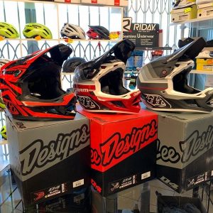 Caschi Troy Lee Designs D4. Casco BMX e MTB DH Downhill Verona. Accessori e protezioni per bici