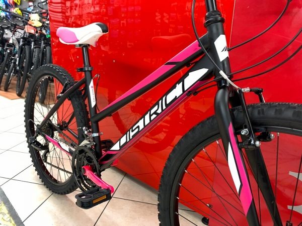 MTB donna 26” Distric nera e fuxia. Bici MTB Mountain Bike Verona. RMC negozio di biciclette Verona