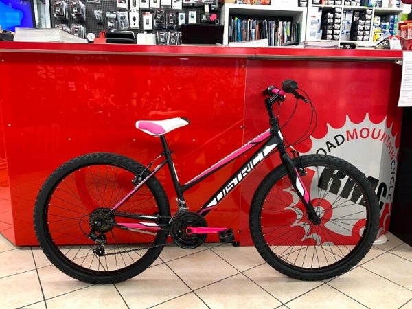 MTB donna 26” Distric nera e fuxia. Bici MTB Mountain Bike Verona. RMC negozio di biciclette Verona