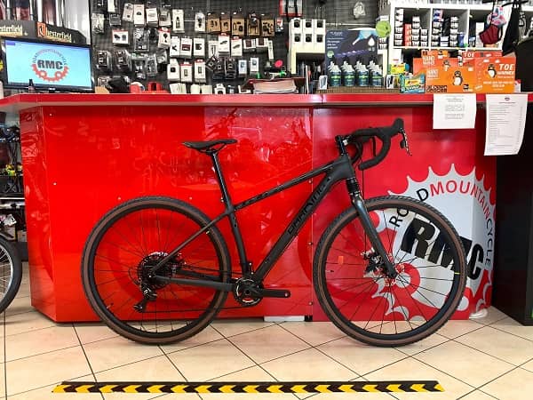 Bici da corsa GRAVEL Darking con montaggi personalizzati