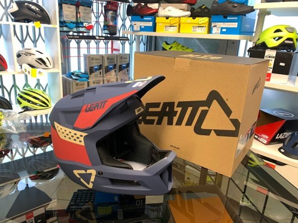 Casco LEATT integrale. Casco BMX e MTB DH Downhill Verona. Accessori e protezioni per bici