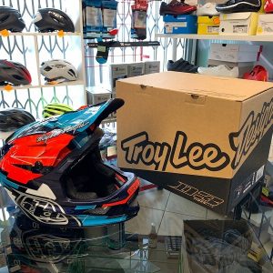 Casco Troy Lee Designs D3 rosso-blu. Casco BMX e MTB DH Downhill Verona. Accessori e protezioni bici