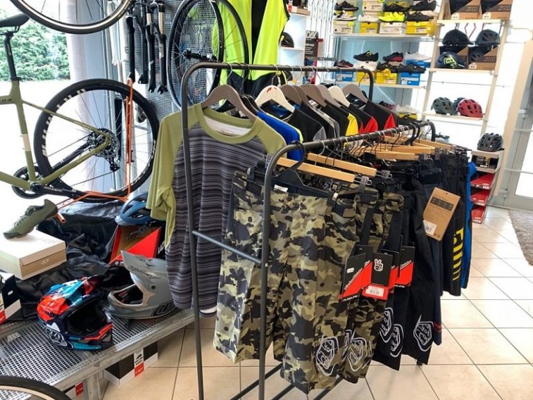 Abbigliamento FREERIDE. Abbigliamento sportivo bici Verona. RMC negozio di biciclette Villafranca