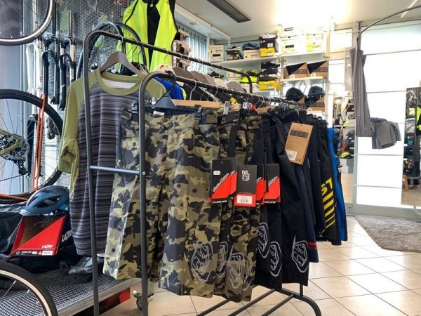 Abbigliamento FREERIDE. Abbigliamento sportivo bici Verona. RMC negozio di biciclette Villafranca