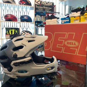 Bell Super 3R mentoniera staccabile. Casco MTB. Caschi bici Mountain Bike