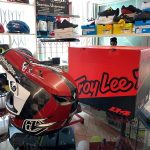 Caschi Troy Lee Designs D4 Carbon nero e rosso. Casco BMX e MTB Downhill Verona