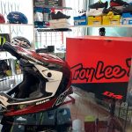 Caschi Troy Lee Designs D4 Carbon nero e rosso. Casco BMX e MTB Downhill Verona