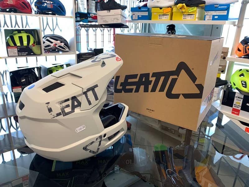 Casco LEATT integrale panna. Casco BMX e MTB DH Downhill Verona