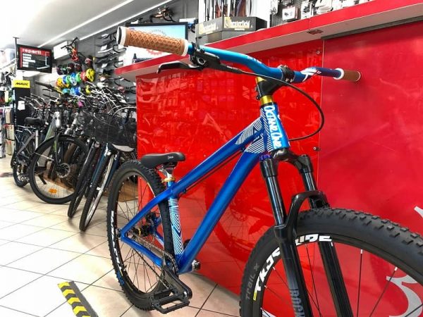 Dirt 26” Octane One blu personalizzata. Bici MTB Mountain Bike e bmx a Verona. Negozio biciclette