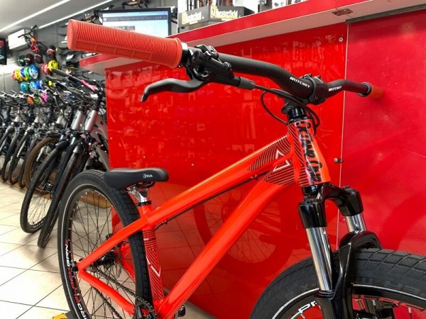 Dirt 26” Octane One rossa personalizzata. Bici MTB Mountain Bike e bmx a Verona. Negozio biciclette