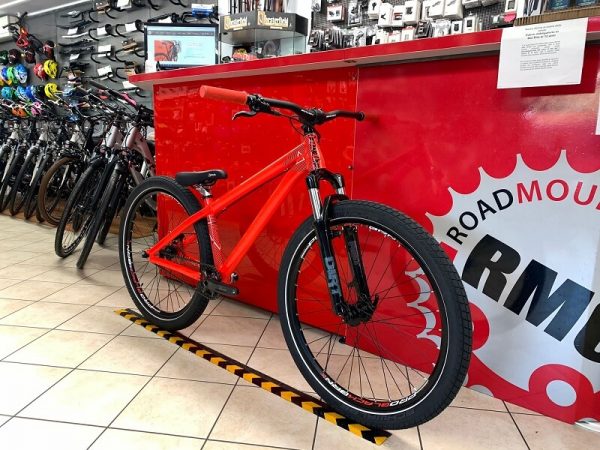 Dirt 26” Octane One rossa personalizzata. Bici MTB Mountain Bike e bmx a Verona. Negozio biciclette