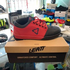 Scarpe Flat LEATT 3.0 rossa. Scarpe bici MTB Mountain Bike flat Verona. RMC negozio bici Verona