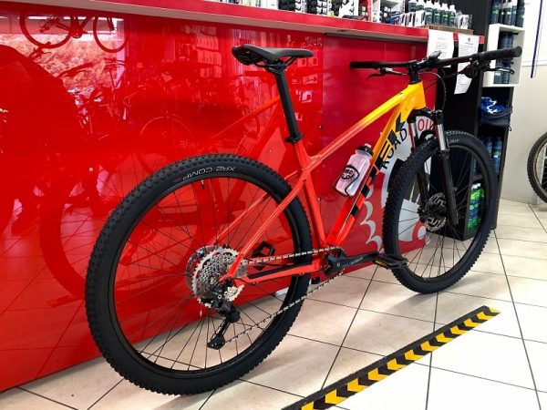 Trek Marlin 7 2021 arancio. Bici MTB Mountain Bike Verona. RMC negozio di biciclette a Verona