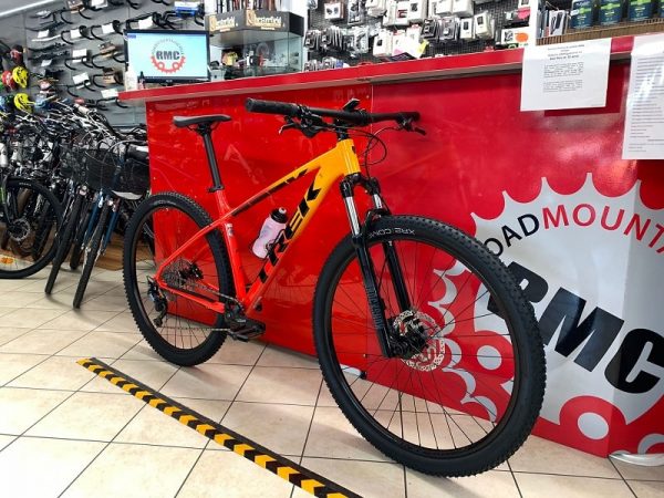 Trek Marlin 7 2021 arancio. Bici MTB Mountain Bike Verona. RMC negozio di biciclette a Verona