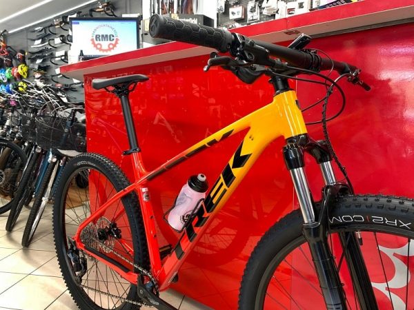 Trek Marlin 7 2021 arancio. Bici MTB Mountain Bike Verona. RMC negozio di biciclette a Verona