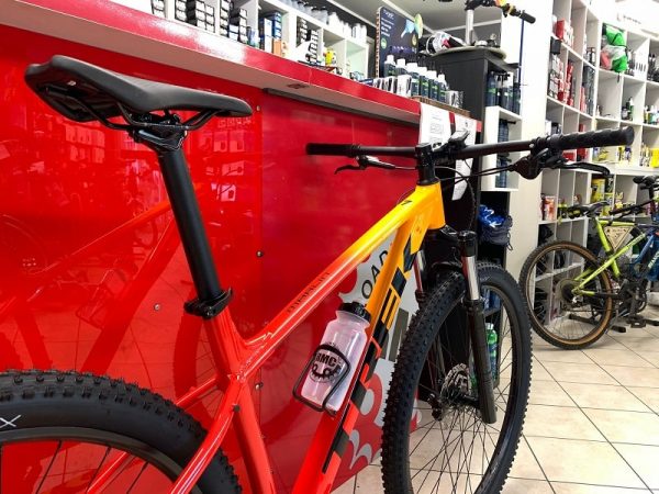 Trek Marlin 7 2021 arancio. Bici MTB Mountain Bike Verona. RMC negozio di biciclette a Verona