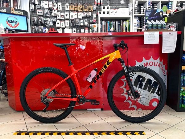 Trek Marlin 7 2021 arancio. Bici MTB Mountain Bike Verona. RMC negozio di biciclette a Verona