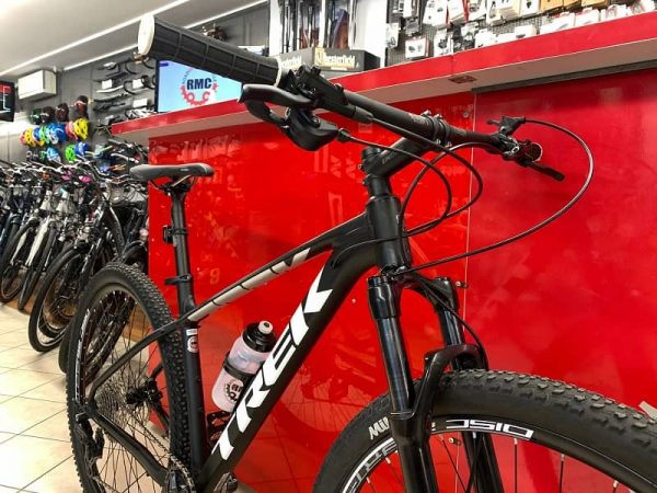 Trek Marlin personalizzata 4.0. MTB Mountain Bike Verona. RMC negozio di bici a Verona