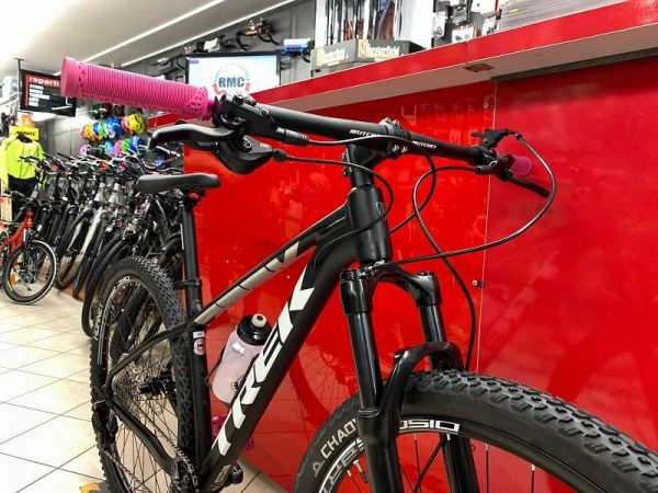 Trek Marlin personalizzata 5.0. MTB Mountain Bike Verona. RMC negozio di bici a Verona