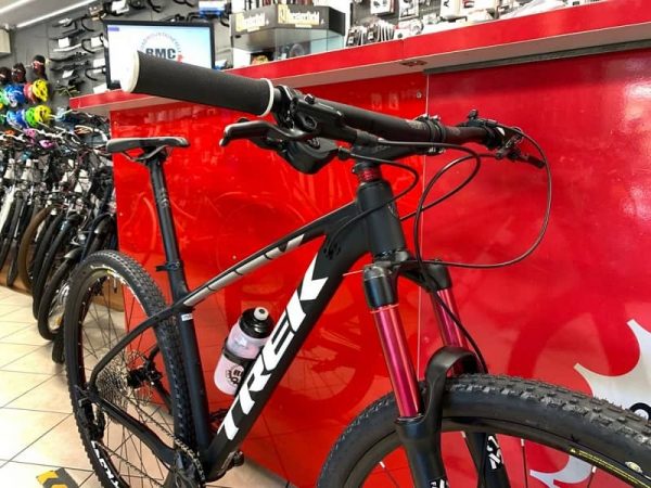 Trek Marlin personalizzata. MTB Mountain Bike Verona. RMC negozio di bici a Verona