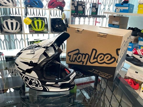 Casco Troy Lee Designs D3 Vertigo. Protezioni per BMX e MTB DH Downhill Verona